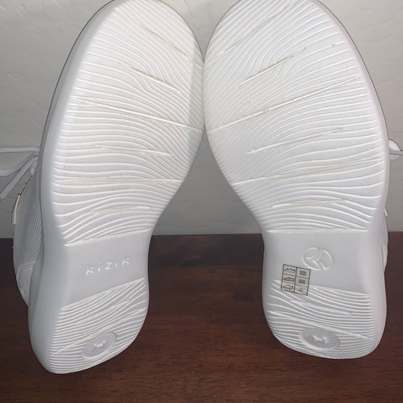 KIZIK MADRID HANDS FREE BRAND NEW IN BOX SIZE 9 GORGEOUS ATHLETIC SHOES - Picture 8 of 9